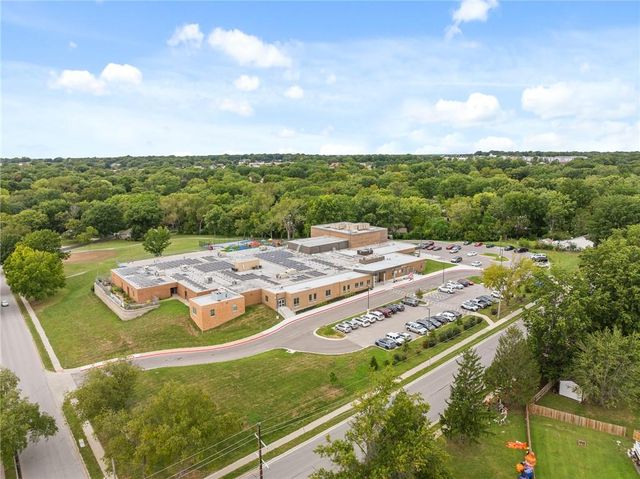 126 SE Moore Street, Blue Springs, MO 64014