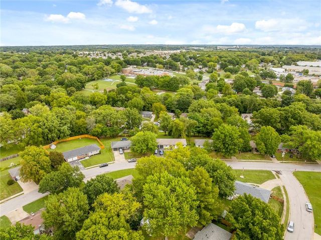 126 SE Moore Street, Blue Springs, MO 64014