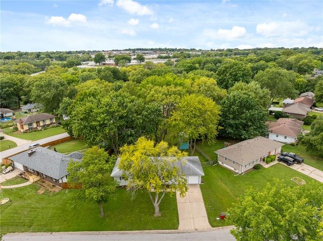 126 SE Moore Street, Blue Springs, MO 64014