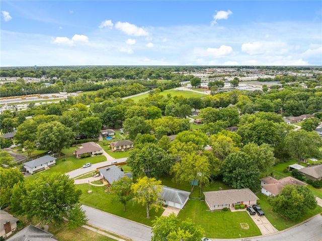 126 SE Moore Street, Blue Springs, MO 64014
