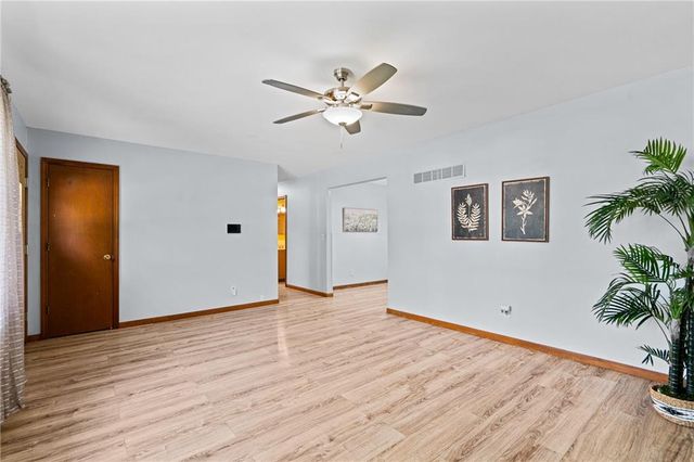 126 SE Moore Street, Blue Springs, MO 64014