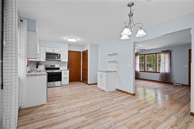 126 SE Moore Street, Blue Springs, MO 64014