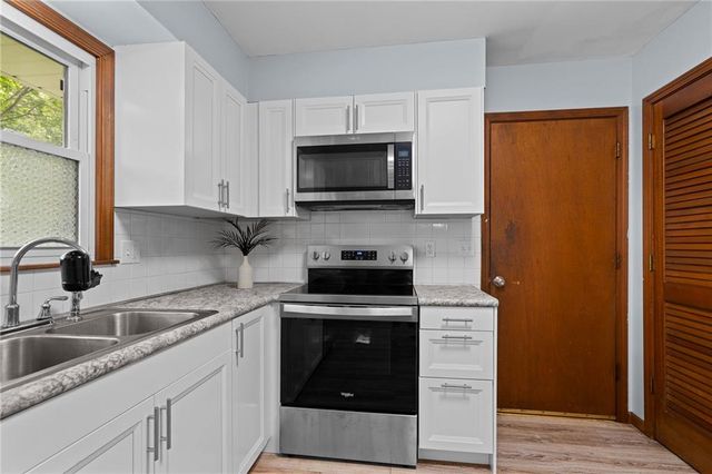 126 SE Moore Street, Blue Springs, MO 64014