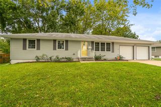 126 SE Moore Street, Blue Springs, MO 64014