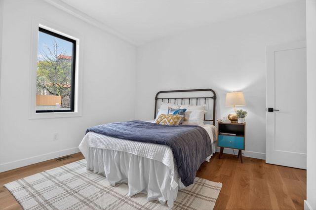14 Hamlet A, Somerville, MA 02143