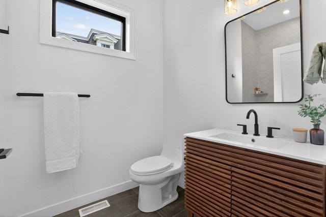 14 Hamlet A, Somerville, MA 02143