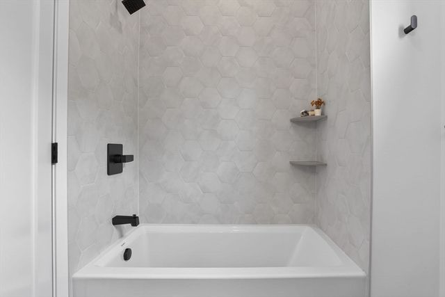 14 Hamlet A, Somerville, MA 02143