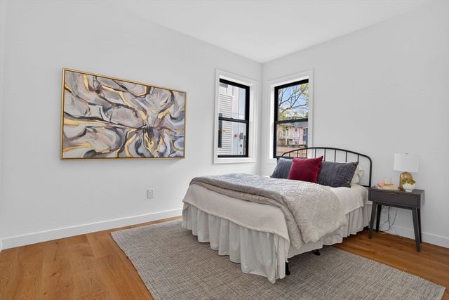 14 Hamlet A, Somerville, MA 02143