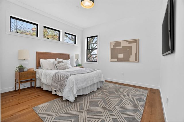 14 Hamlet A, Somerville, MA 02143