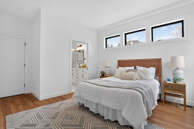 14 Hamlet A, Somerville, MA 02143