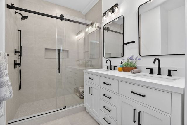 14 Hamlet A, Somerville, MA 02143