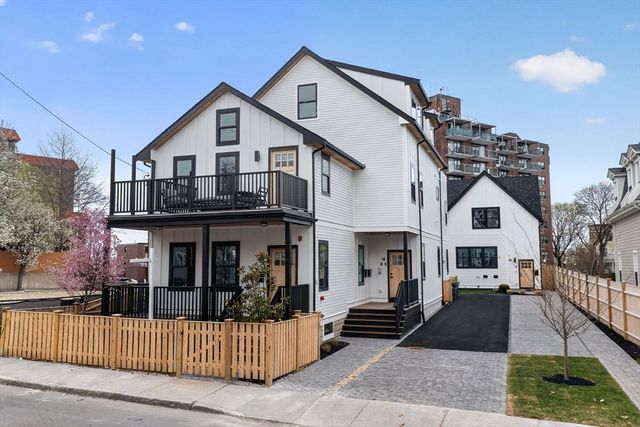 14 Hamlet A, Somerville, MA 02143