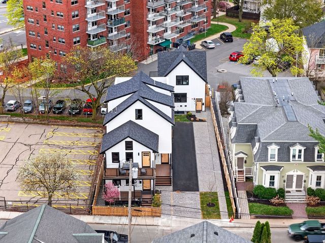 14 Hamlet A, Somerville, MA 02143