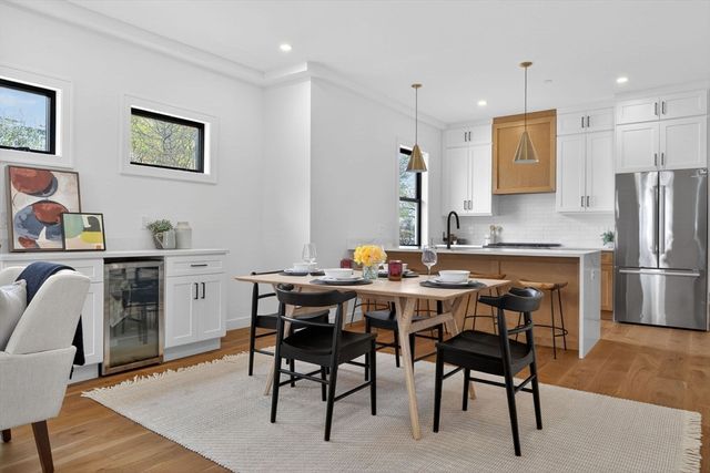 14 Hamlet A, Somerville, MA 02143