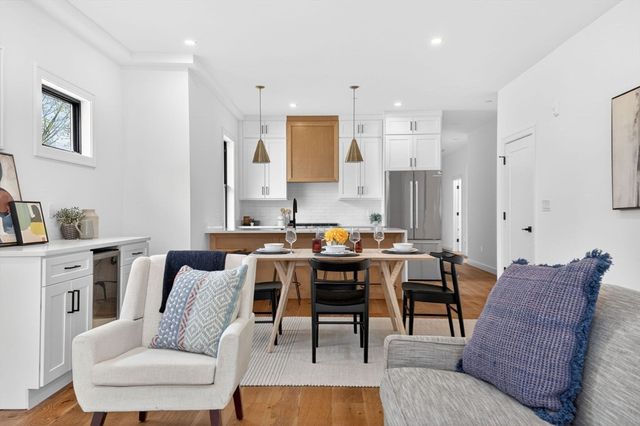 14 Hamlet A, Somerville, MA 02143