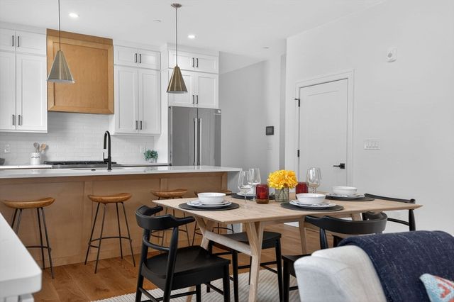 14 Hamlet A, Somerville, MA 02143