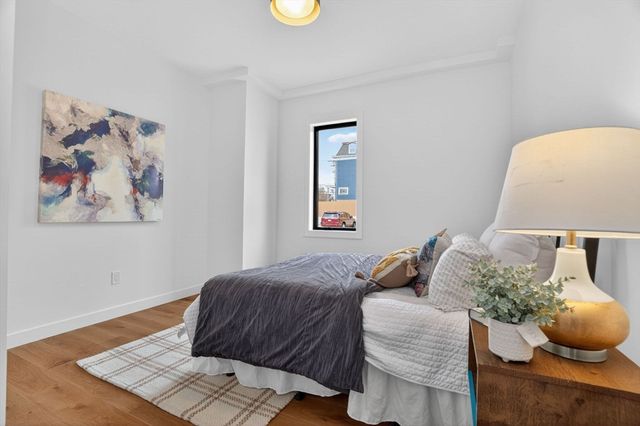 14 Hamlet A, Somerville, MA 02143