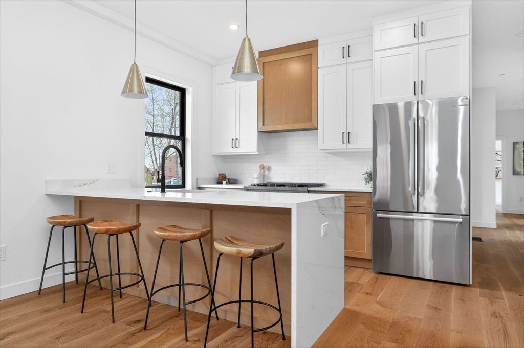 14 Hamlet A, Somerville, MA 02143