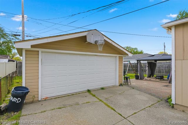 16021 Dugan Street, Roseville, MI 48066