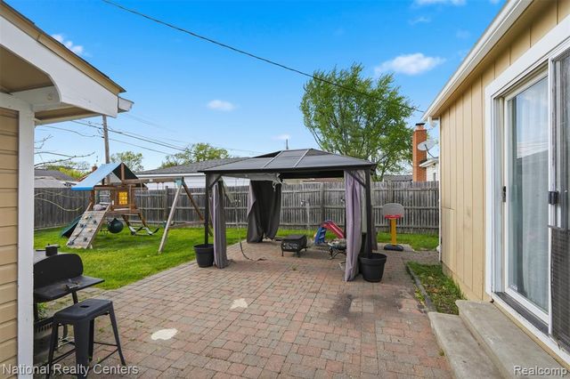 16021 Dugan Street, Roseville, MI 48066