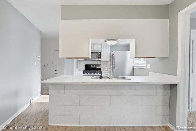 16021 Dugan Street, Roseville, MI 48066
