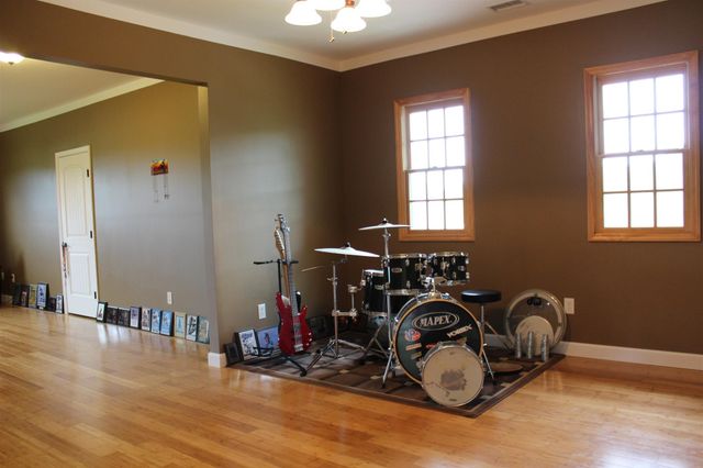 236 Tims Ford Dr, Winchester, TN 37398