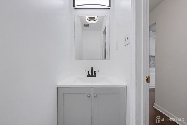 143 E Tennyson Drive, Plainsboro, NJ 08536