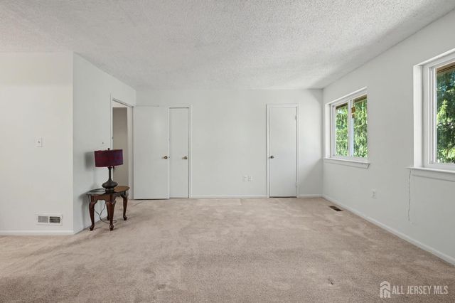 143 E Tennyson Drive, Plainsboro, NJ 08536