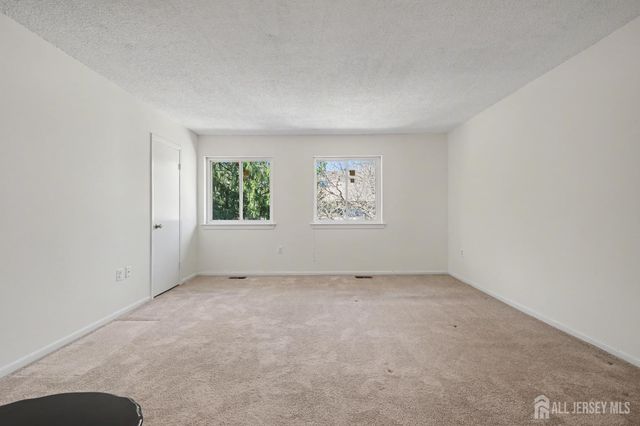 143 E Tennyson Drive, Plainsboro, NJ 08536