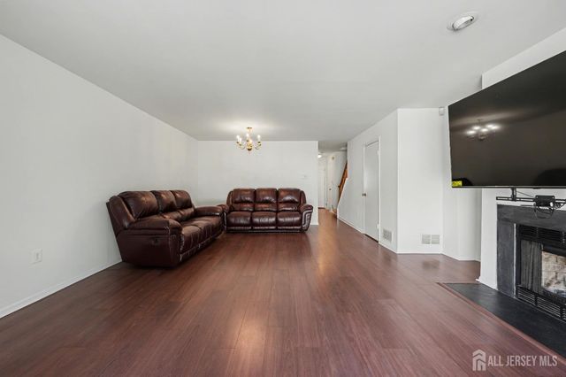 143 E Tennyson Drive, Plainsboro, NJ 08536