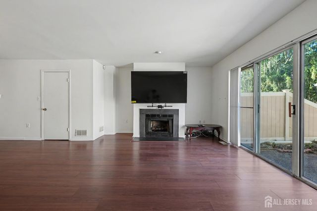 143 E Tennyson Drive, Plainsboro, NJ 08536