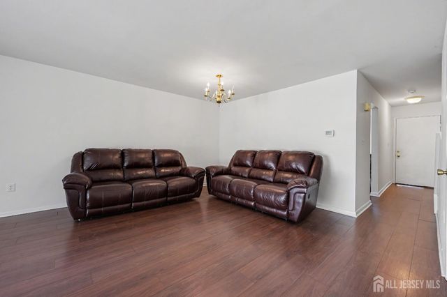 143 E Tennyson Drive, Plainsboro, NJ 08536