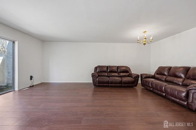 143 E Tennyson Drive, Plainsboro, NJ 08536