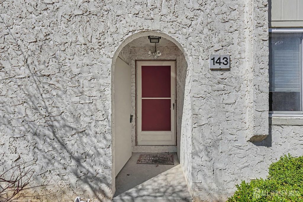 143 E Tennyson Drive, Plainsboro, NJ 08536