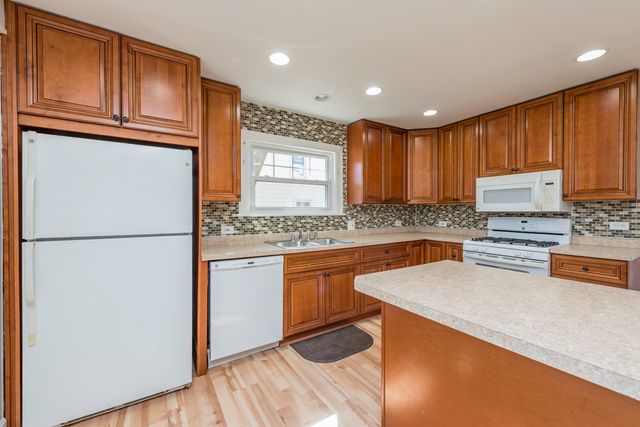 33771 N 2nd Street, Grayslake, IL 60030