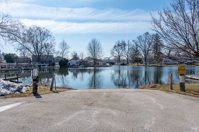 33771 N 2nd Street, Grayslake, IL 60030