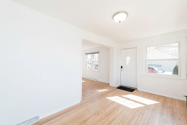 33771 N 2nd Street, Grayslake, IL 60030