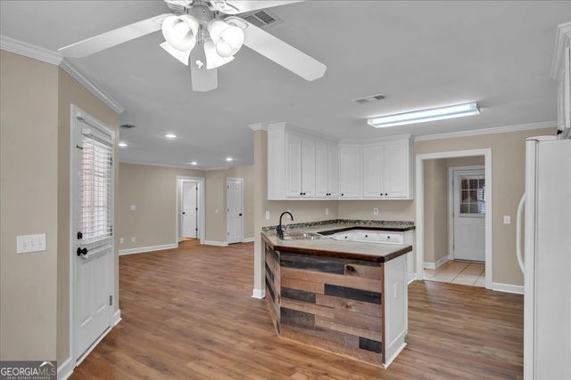 300 Oak Pointe Drive, Dublin, GA 31021