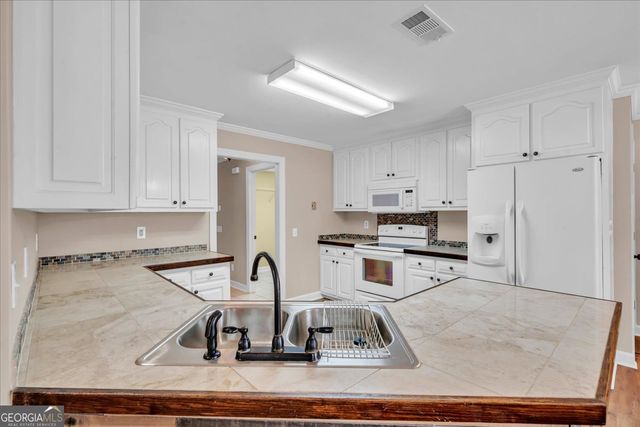 300 Oak Pointe Drive, Dublin, GA 31021