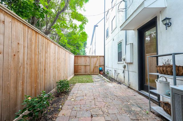 8822 Lakeshore Bend Drive, Houston, TX 77080