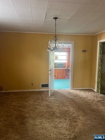 18 Shelley Court, Bergenfield, NJ 07621