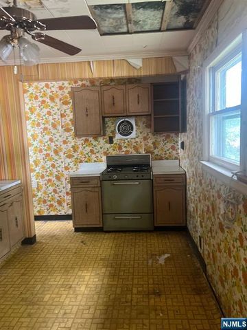 18 Shelley Court, Bergenfield, NJ 07621
