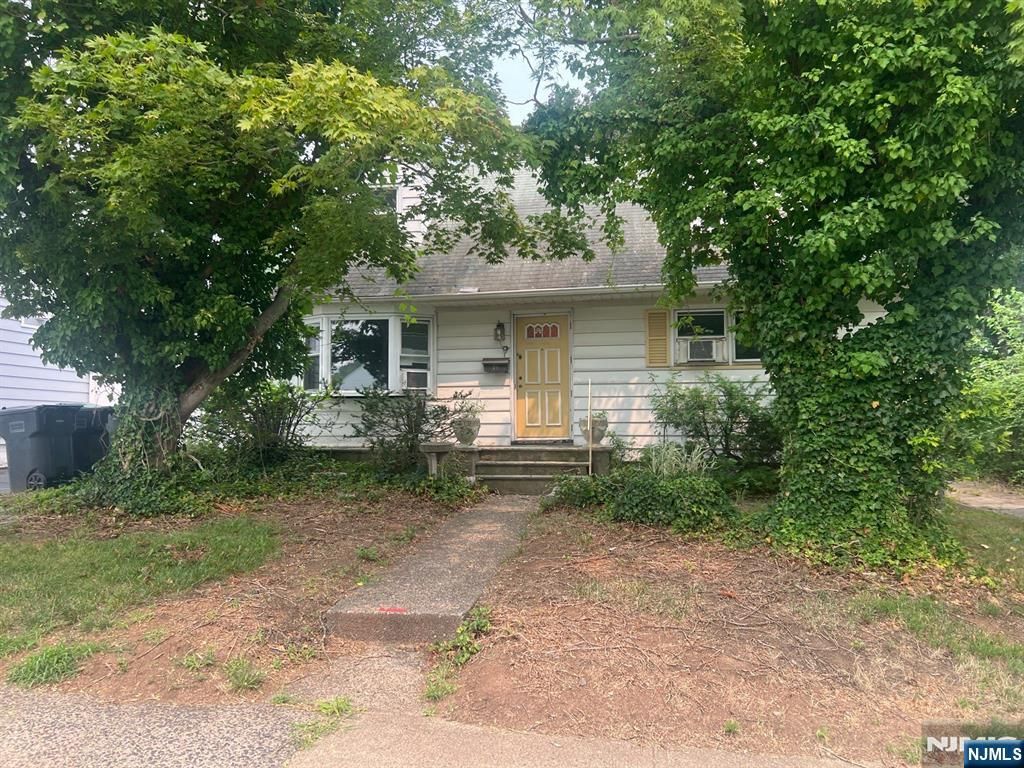 18 Shelley Court, Bergenfield, NJ 07621