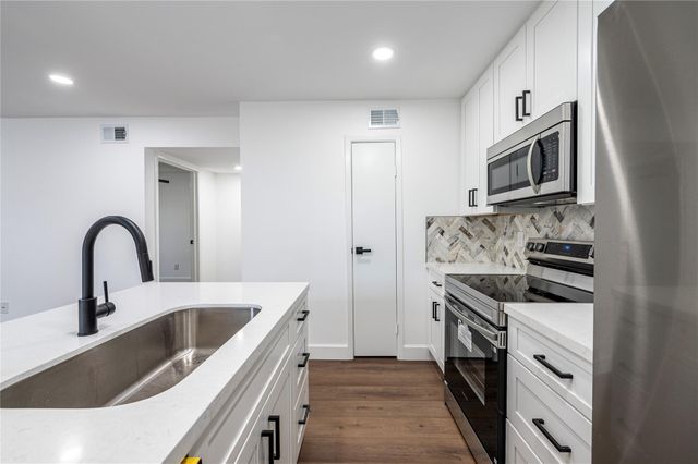 1500 Bay Area Boulevard 331, Houston, TX 77058