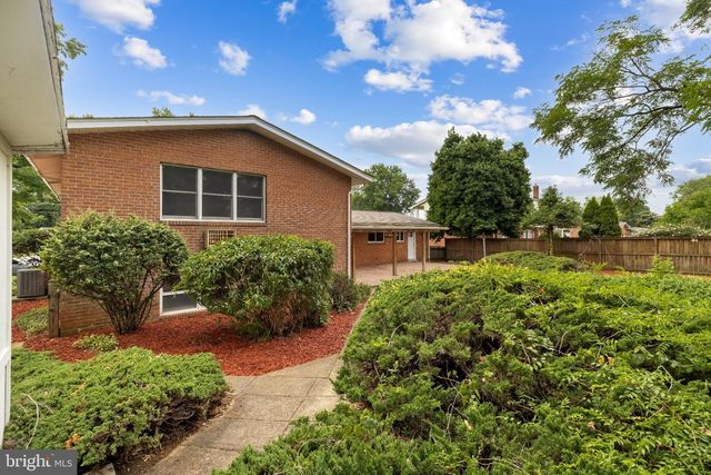 2200 ROSECROFT BLVD, Fort Washington, MD 20744