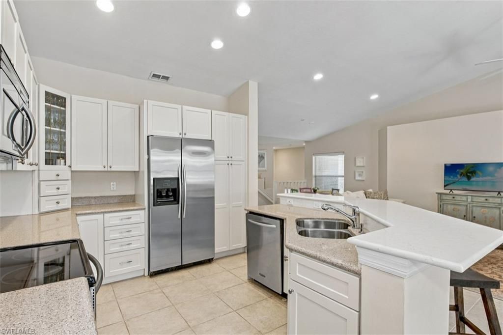 24833 Lakemont Cove LN 202, BONITA SPRINGS, FL 34134 — photo 5
