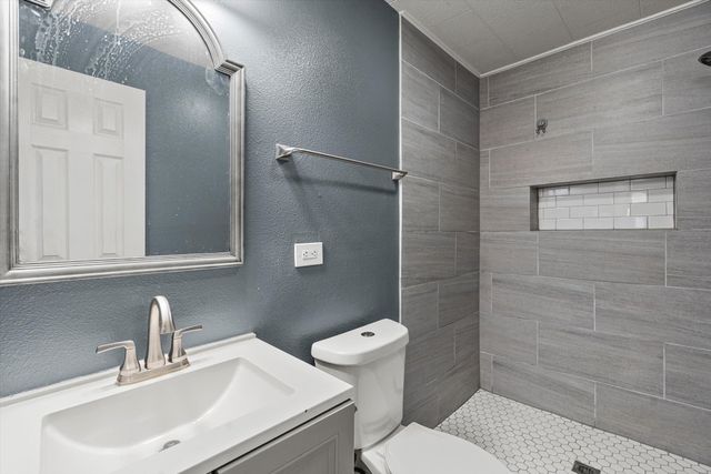 566 Loraine Circle, Greenville, TX 75401