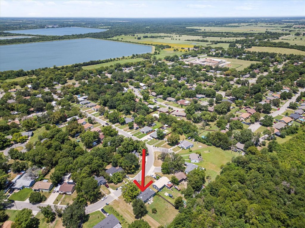 566 Loraine Circle, Greenville, TX 75401