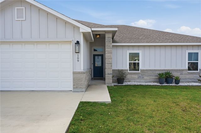 109 Longhorn, Odem, TX 78370