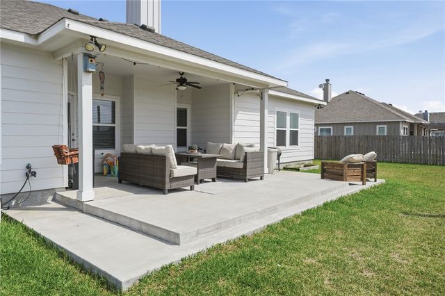 109 Longhorn, Odem, TX 78370